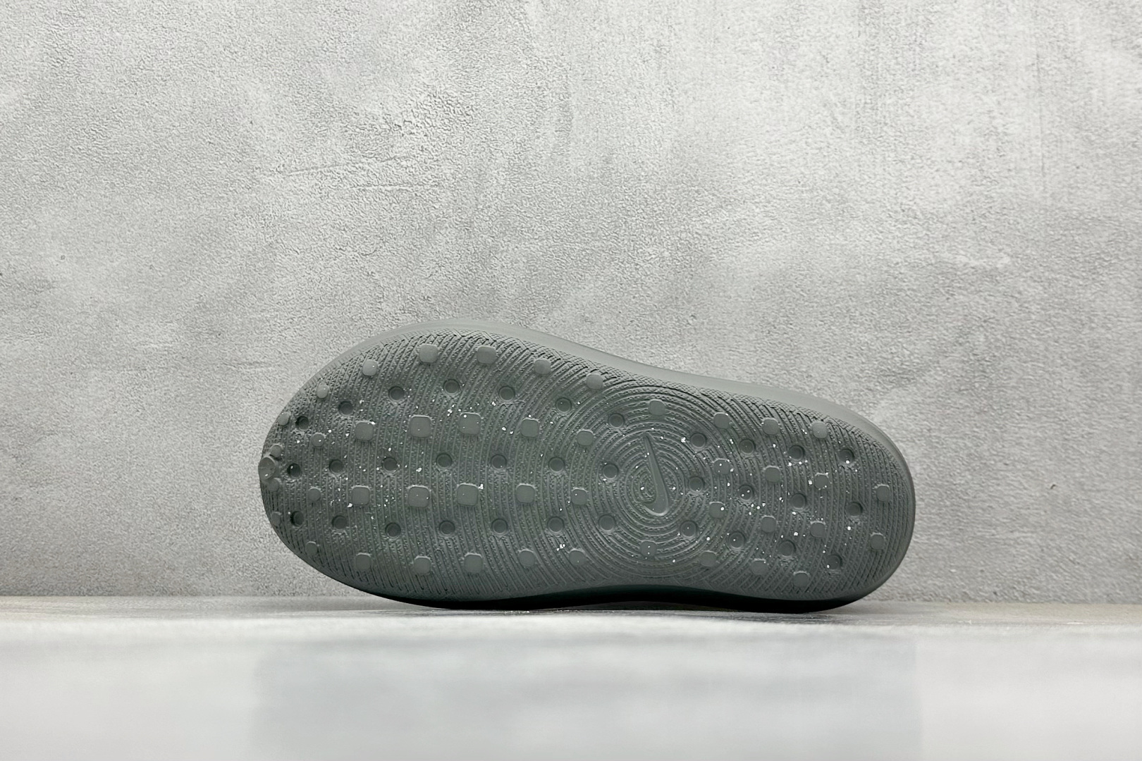  
Nike ReactX Rejuven8 一脚蹬夏日穿搭凉鞋
#采用质感柔软且出众回弹的 Reac