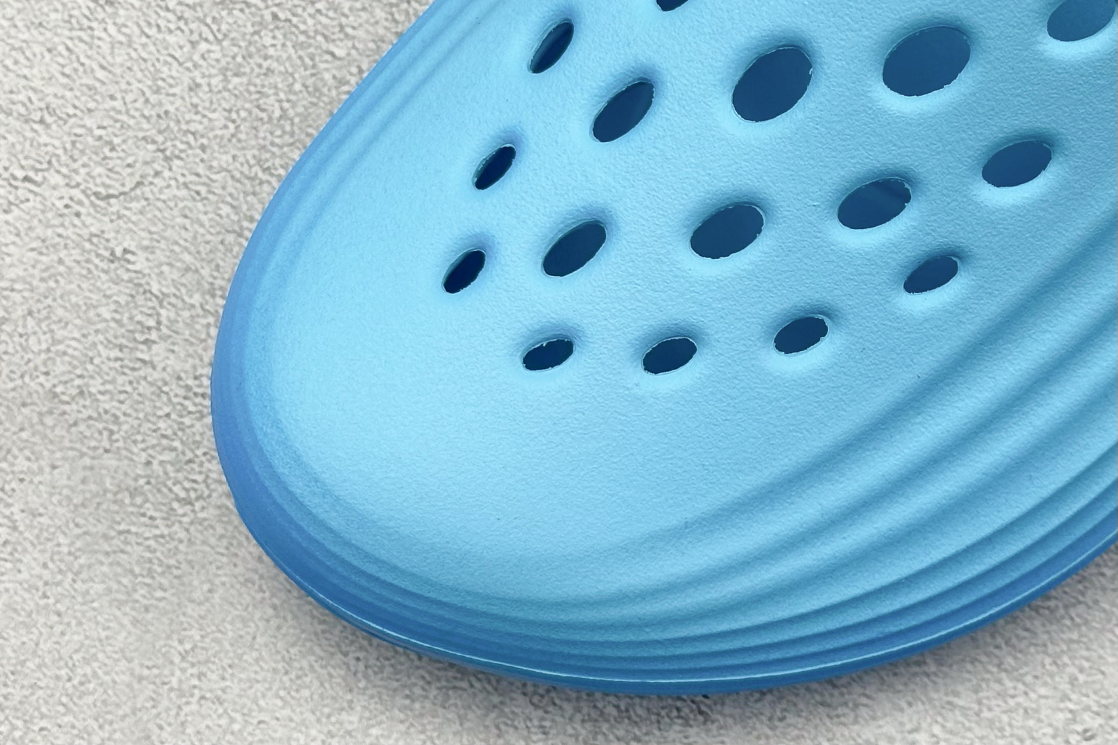  
Nike ReactX Rejuven8 一脚蹬夏日穿搭凉鞋
#采用质感柔软且出众回弹的 Reac