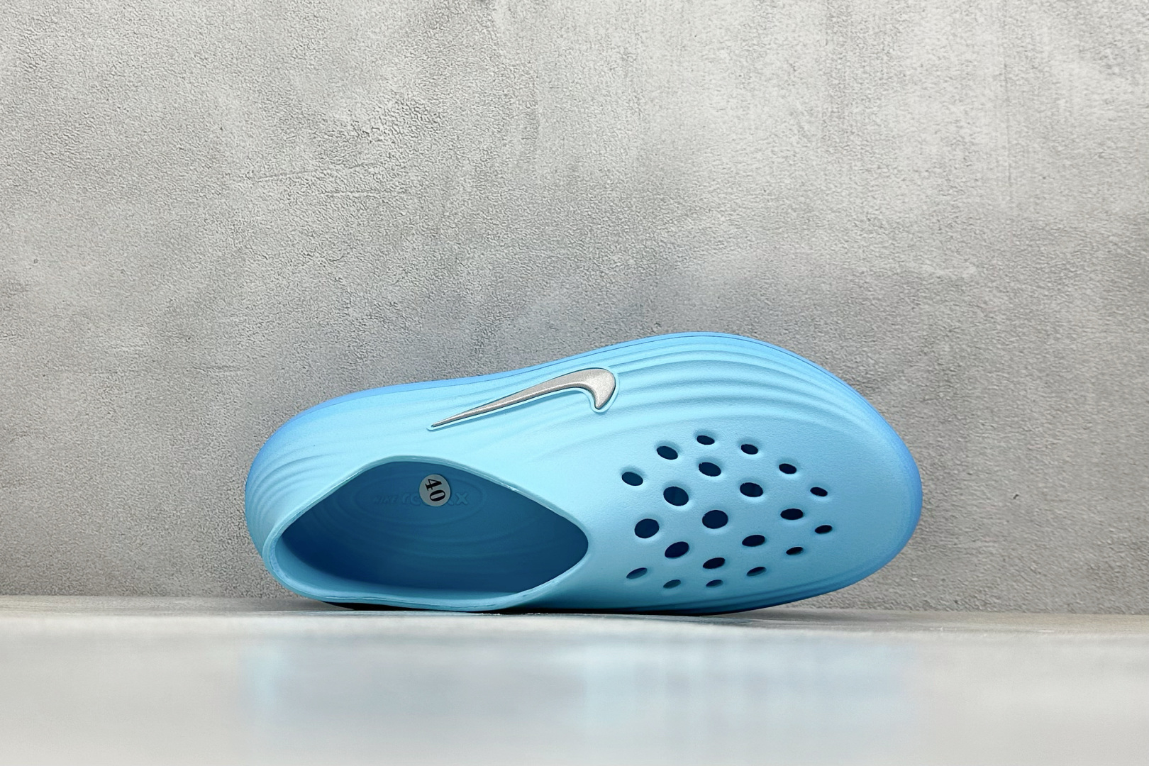  
Nike ReactX Rejuven8 一脚蹬夏日穿搭凉鞋
#采用质感柔软且出众回弹的 Reac