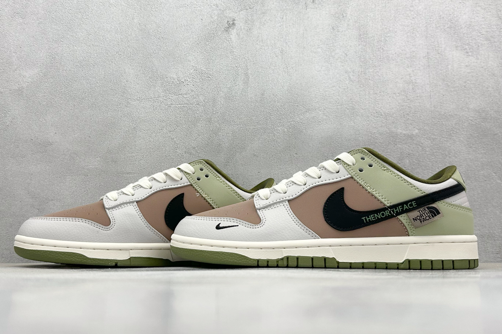  
Nike SB Dunk Low x The North Face 灰棕黑小钩
纯原大厂出品 极力推