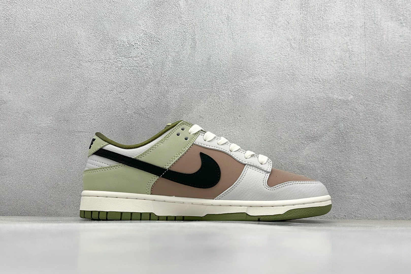  
Nike SB Dunk Low x The North Face 灰棕黑小钩
纯原大厂出品 极力推