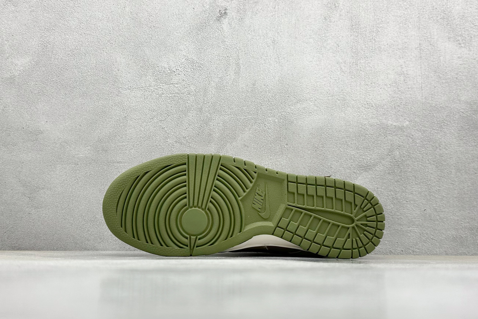  
Nike SB Dunk Low x The North Face 灰棕黑小钩
纯原大厂出品 极力推