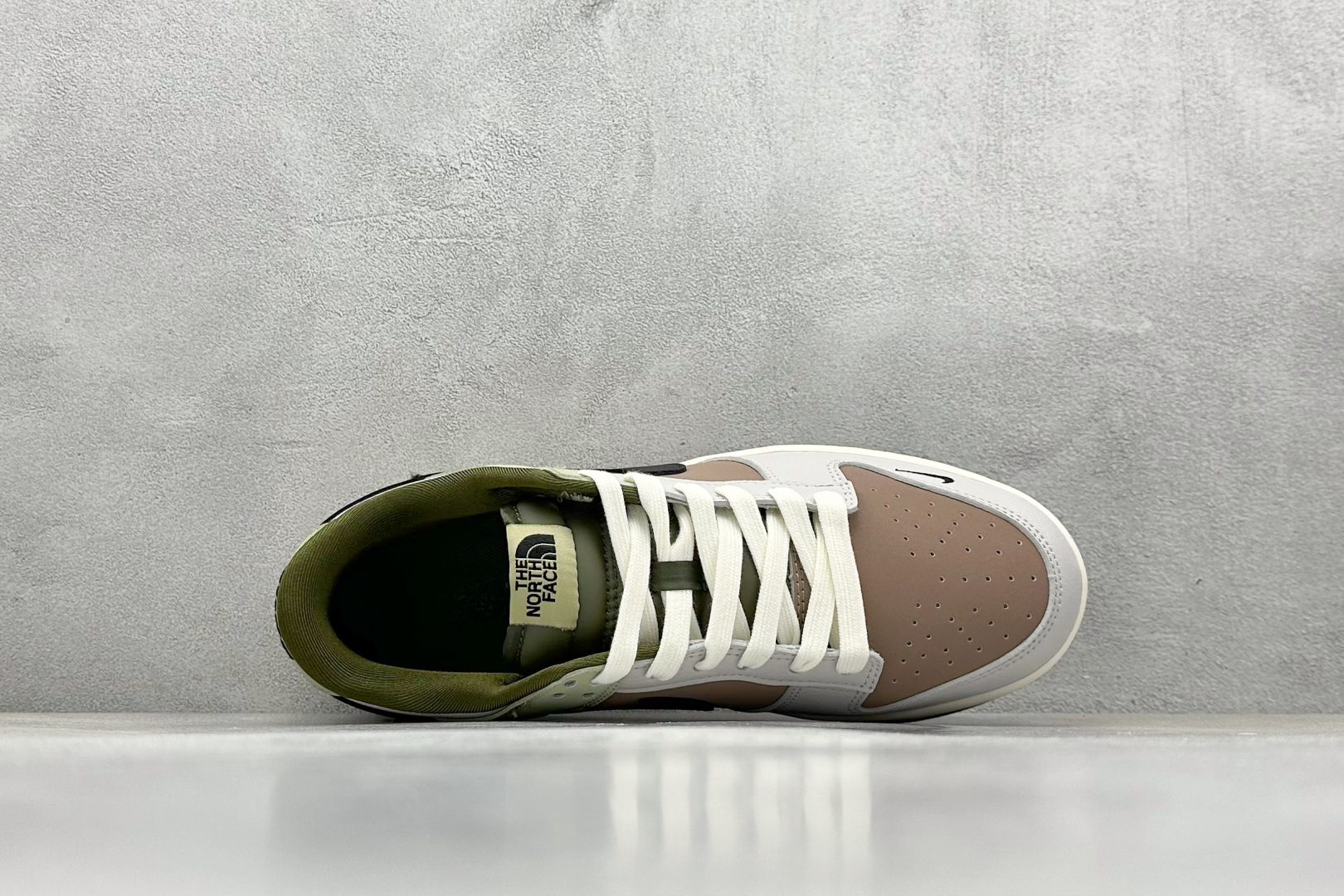  
Nike SB Dunk Low x The North Face 灰棕黑小钩
纯原大厂出品 极力推