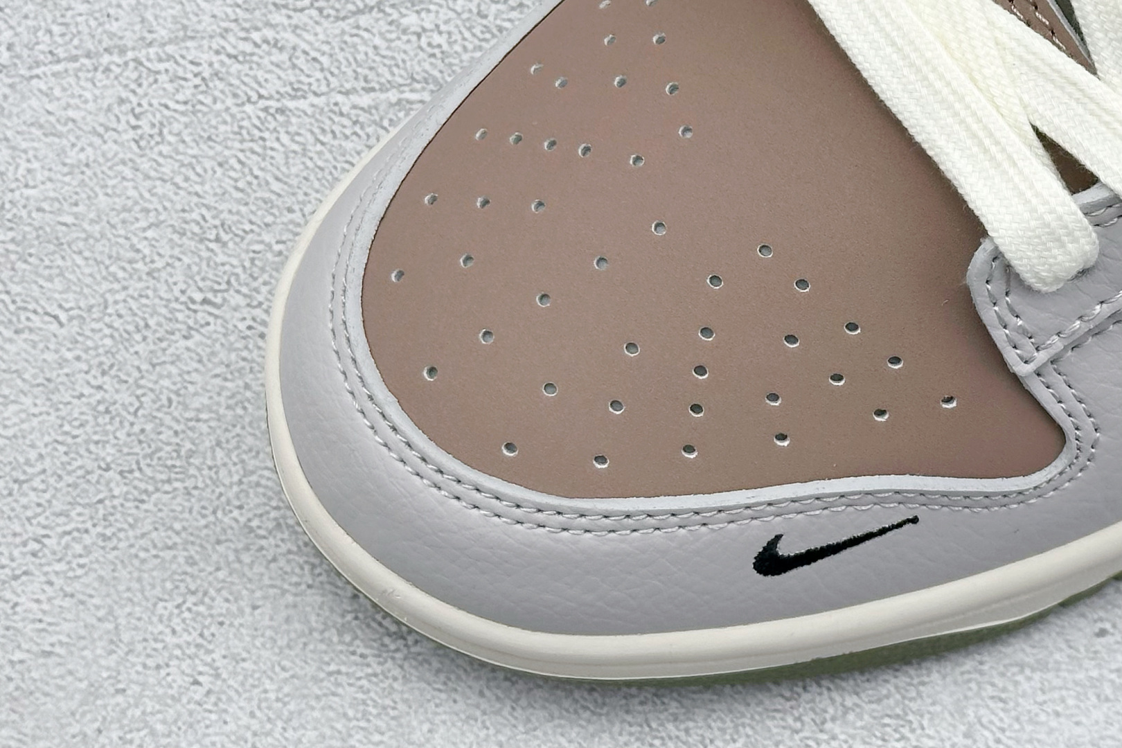  
Nike SB Dunk Low x The North Face 灰棕黑小钩
纯原大厂出品 极力推
