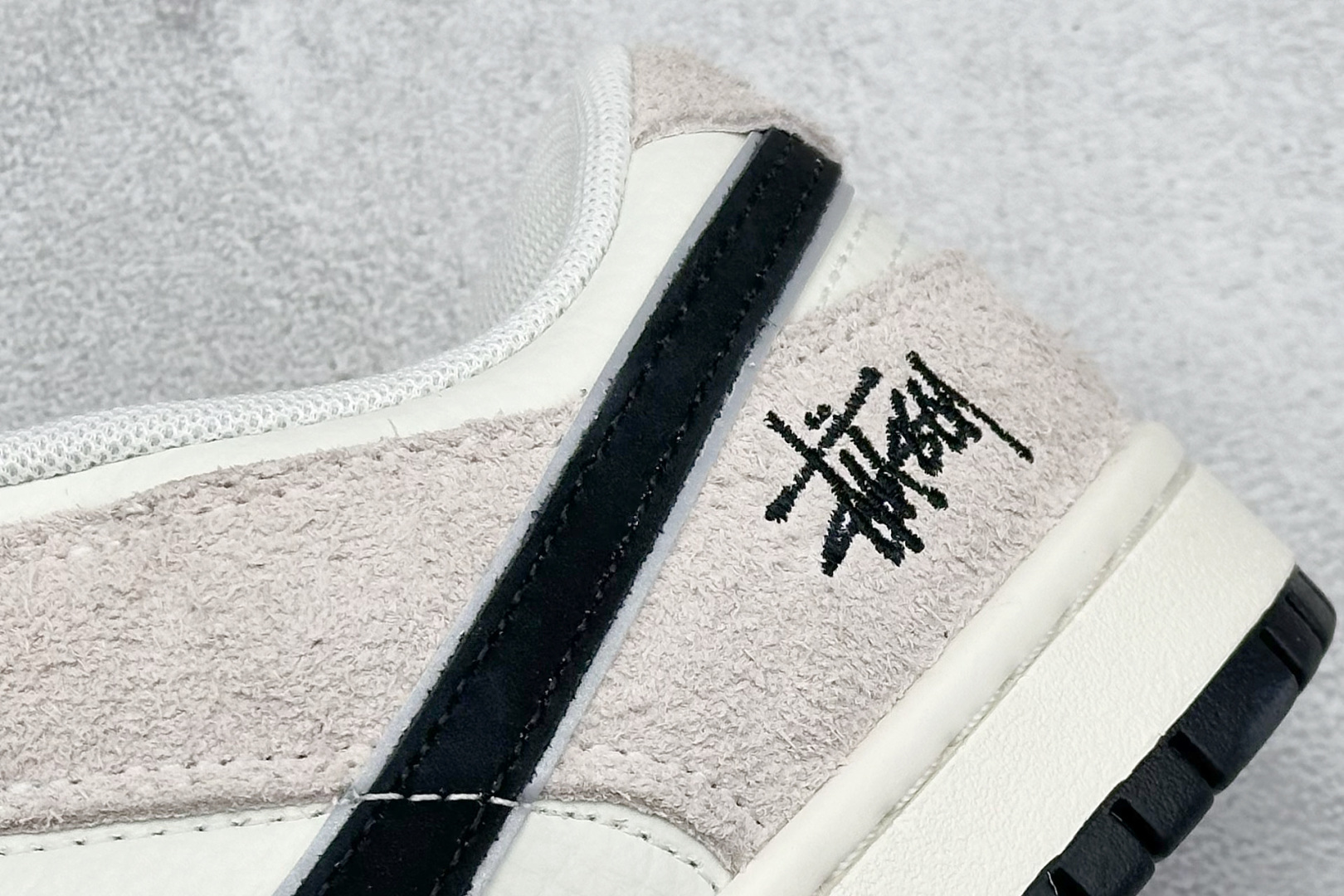 高版本牛货🐮区别市场垃级货🗯️同图不同价为版本不同 ✅ 390💰
Nike SB Dunk Low x Stussy 白黑小钩
纯原大厂出品 极力推荐
原装头层材料 独家版型蒸餾加工
帶來的是更好的视觉和脚感体验
大厂纯原品质出货 清洁度 电绣工艺
皮料切割干净无任何毛边 细节完美
官方货号:FX1588 304
尺码:36 36.5 37.5 38 38.5 39 40 40.5 41 42 42.5 43 44 44.5 45
编码:37
