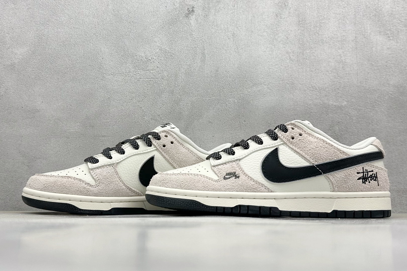 高版本牛货🐮区别市场垃级货🗯️同图不同价为版本不同 ✅ 390💰
Nike SB Dunk Low x Stussy 白黑小钩
纯原大厂出品 极力推荐
原装头层材料 独家版型蒸餾加工
帶來的是更好的视觉和脚感体验
大厂纯原品质出货 清洁度 电绣工艺
皮料切割干净无任何毛边 细节完美
官方货号:FX1588 304
尺码:36 36.5 37.5 38 38.5 39 40 40.5 41 42 42.5 43 44 44.5 45
编码:37