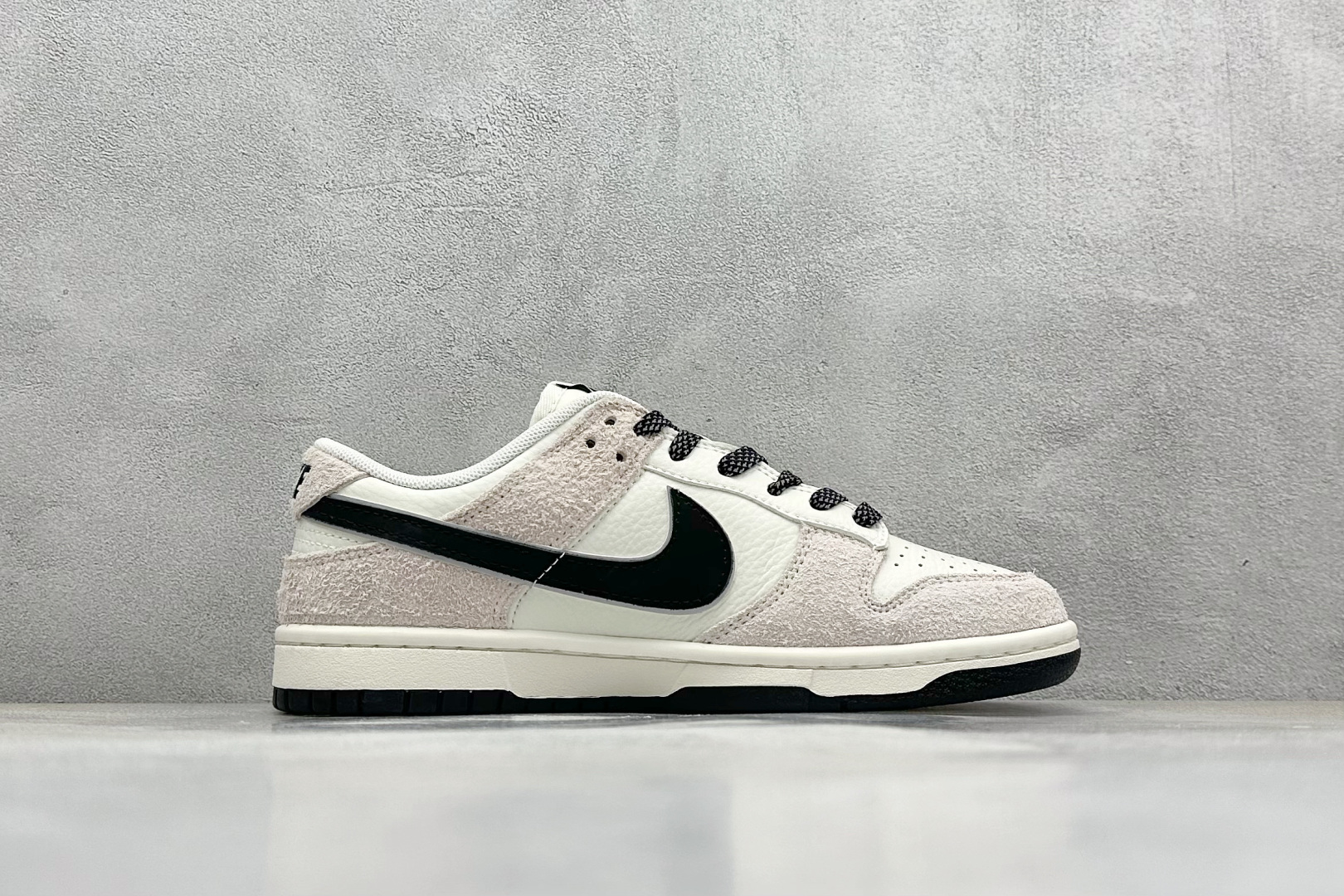 高版本牛货🐮区别市场垃级货🗯️同图不同价为版本不同 ✅ 390💰
Nike SB Dunk Low x Stussy 白黑小钩
纯原大厂出品 极力推荐
原装头层材料 独家版型蒸餾加工
帶來的是更好的视觉和脚感体验
大厂纯原品质出货 清洁度 电绣工艺
皮料切割干净无任何毛边 细节完美
官方货号:FX1588 304
尺码:36 36.5 37.5 38 38.5 39 40 40.5 41 42 42.5 43 44 44.5 45
编码:37