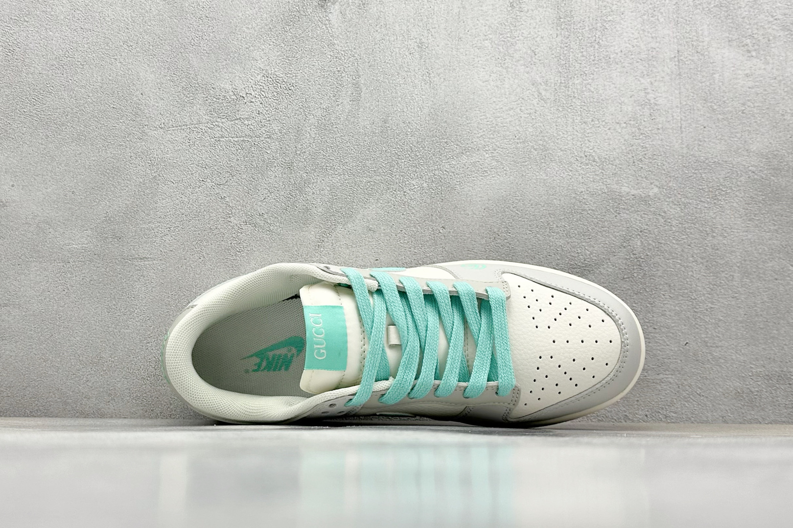  
Nike SB Dunk Low GUCCI联名
纯原大厂出品 极力推荐
原装头层材料 独家版型蒸餾