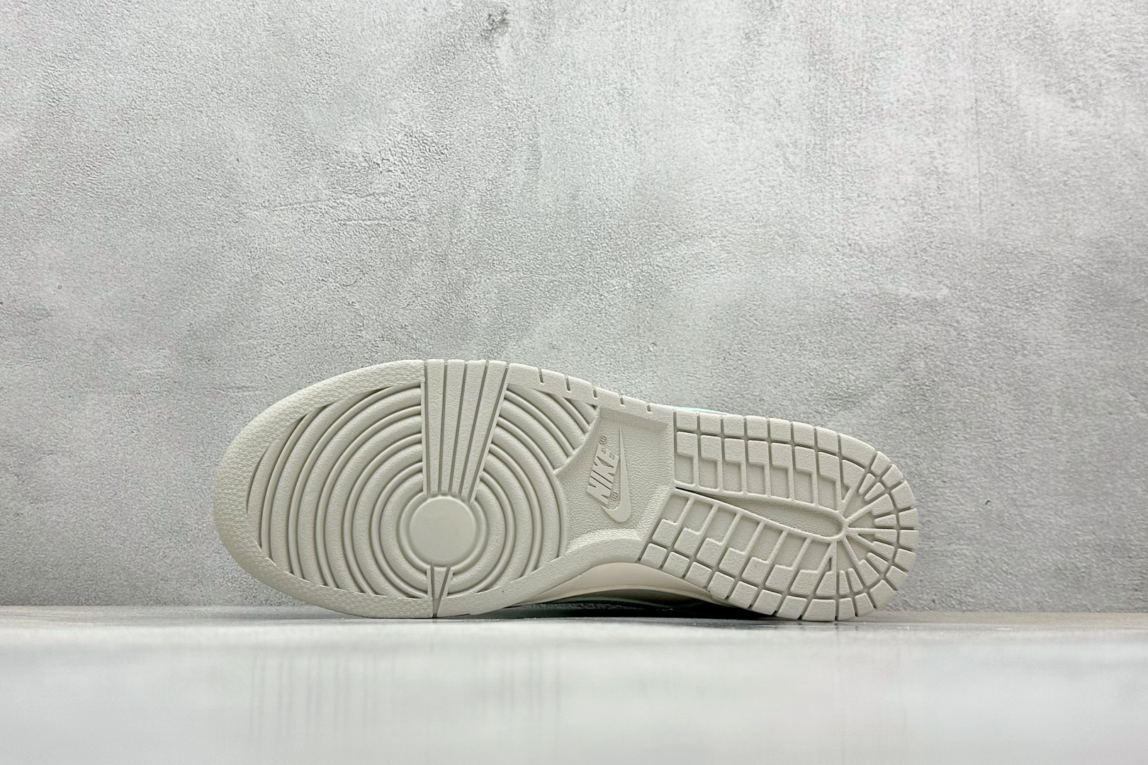  
Nike SB Dunk Low GUCCI联名
纯原大厂出品 极力推荐
原装头层材料 独家版型蒸餾