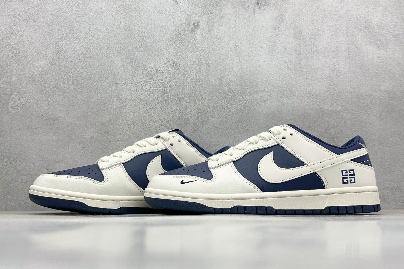 高版本牛货🐮区别市场垃级货🗯️同图不同价为版本不同 ✅ 330💰
NIKE SB Dunk Low x GIVENCHY 米蓝小钩
公司级出品 极力推荐
原装头层材料 独家版型蒸餾加工
帶來的是更好的视觉和脚感体验
大厂纯原品质出货 清洁度 电绣工艺
皮料切割干净无任何毛边 细节完美
官方货号:XX9920 020
尺码: 36 36.5 37.5 38 38.5 39 40 40.5 41 42 42.5 43 44 44.5 45
编码:31