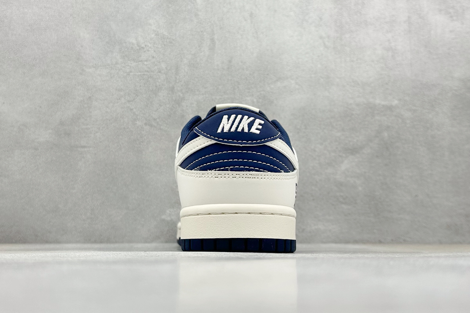 高版本牛货🐮区别市场垃级货🗯️同图不同价为版本不同 ✅ 330💰
NIKE SB Dunk Low x GIVENCHY 米蓝小钩
公司级出品 极力推荐
原装头层材料 独家版型蒸餾加工
帶來的是更好的视觉和脚感体验
大厂纯原品质出货 清洁度 电绣工艺
皮料切割干净无任何毛边 细节完美
官方货号:XX9920 020
尺码: 36 36.5 37.5 38 38.5 39 40 40.5 41 42 42.5 43 44 44.5 45
编码:31