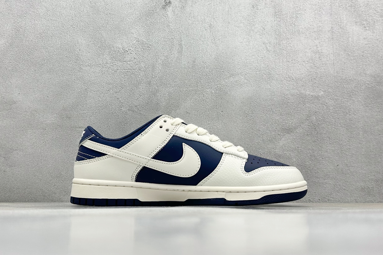 高版本牛货🐮区别市场垃级货🗯️同图不同价为版本不同 ✅ 330💰
NIKE SB Dunk Low x GIVENCHY 米蓝小钩
公司级出品 极力推荐
原装头层材料 独家版型蒸餾加工
帶來的是更好的视觉和脚感体验
大厂纯原品质出货 清洁度 电绣工艺
皮料切割干净无任何毛边 细节完美
官方货号:XX9920 020
尺码: 36 36.5 37.5 38 38.5 39 40 40.5 41 42 42.5 43 44 44.5 45
编码:31