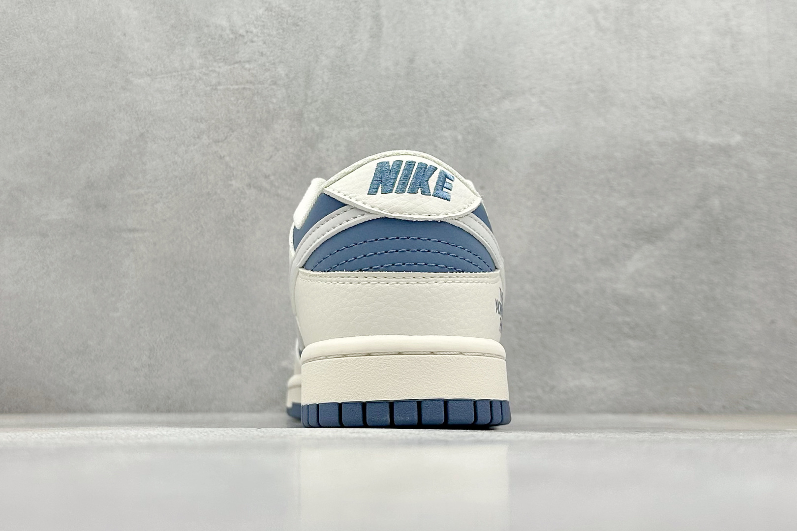  
Nike SB Dunk Low x The North Face 米白蓝
公司级出品 极力推荐
原