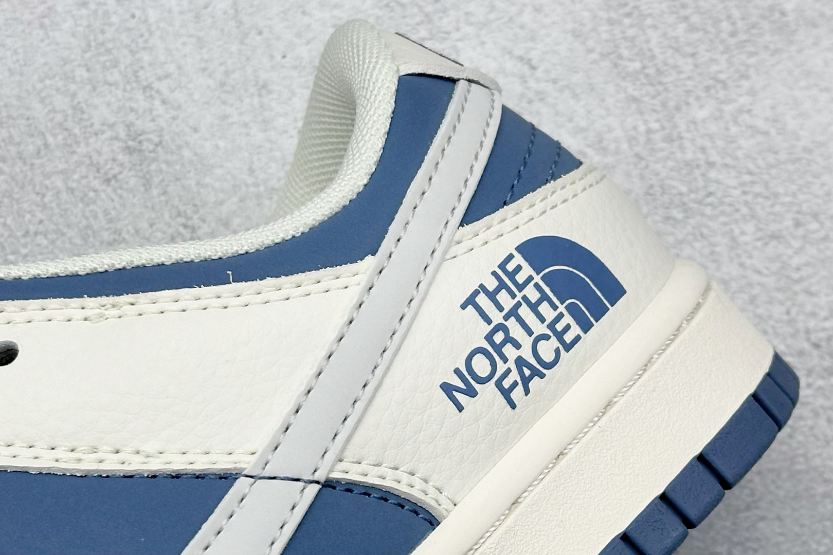  
Nike SB Dunk Low x The North Face 米白蓝
公司级出品 极力推荐
原