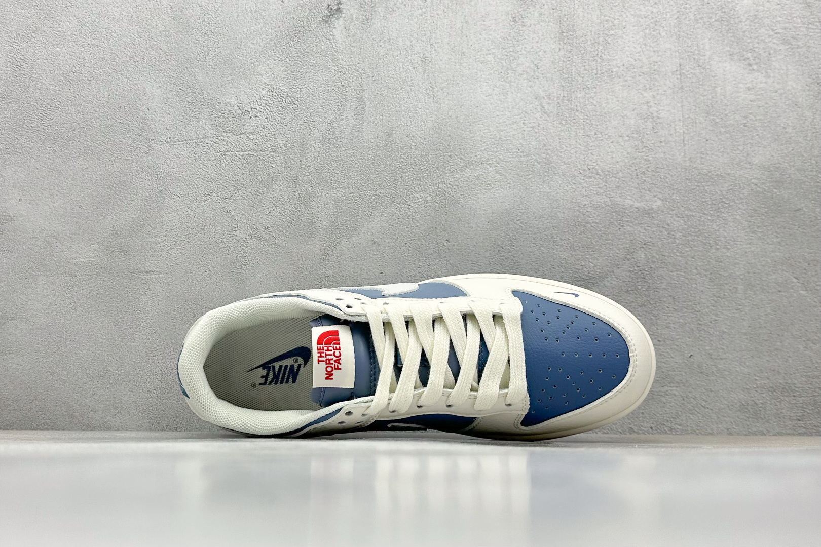  
Nike SB Dunk Low x The North Face 米白蓝
公司级出品 极力推荐
原