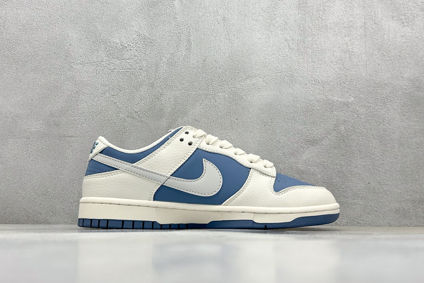  
Nike SB Dunk Low x The North Face 米白蓝
公司级出品 极力推荐
原