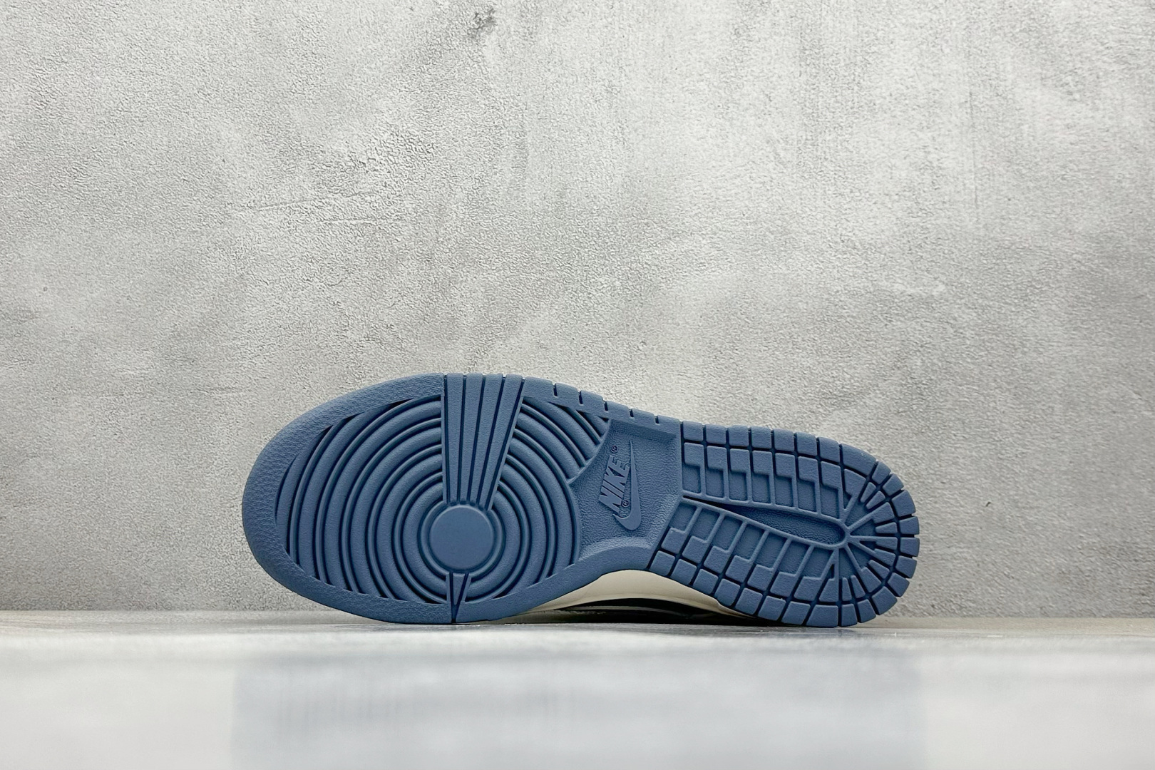  
Nike SB Dunk Low x The North Face 米白蓝
公司级出品 极力推荐
原
