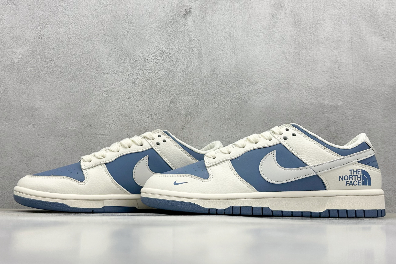  
Nike SB Dunk Low x The North Face 米白蓝
公司级出品 极力推荐
原