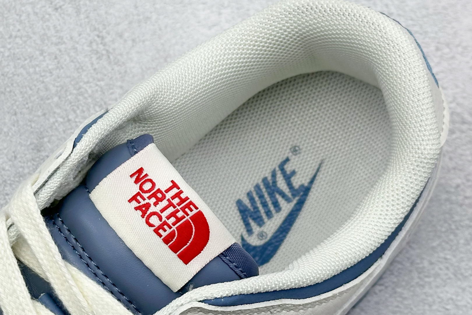  
Nike SB Dunk Low x The North Face 米白蓝
公司级出品 极力推荐
原