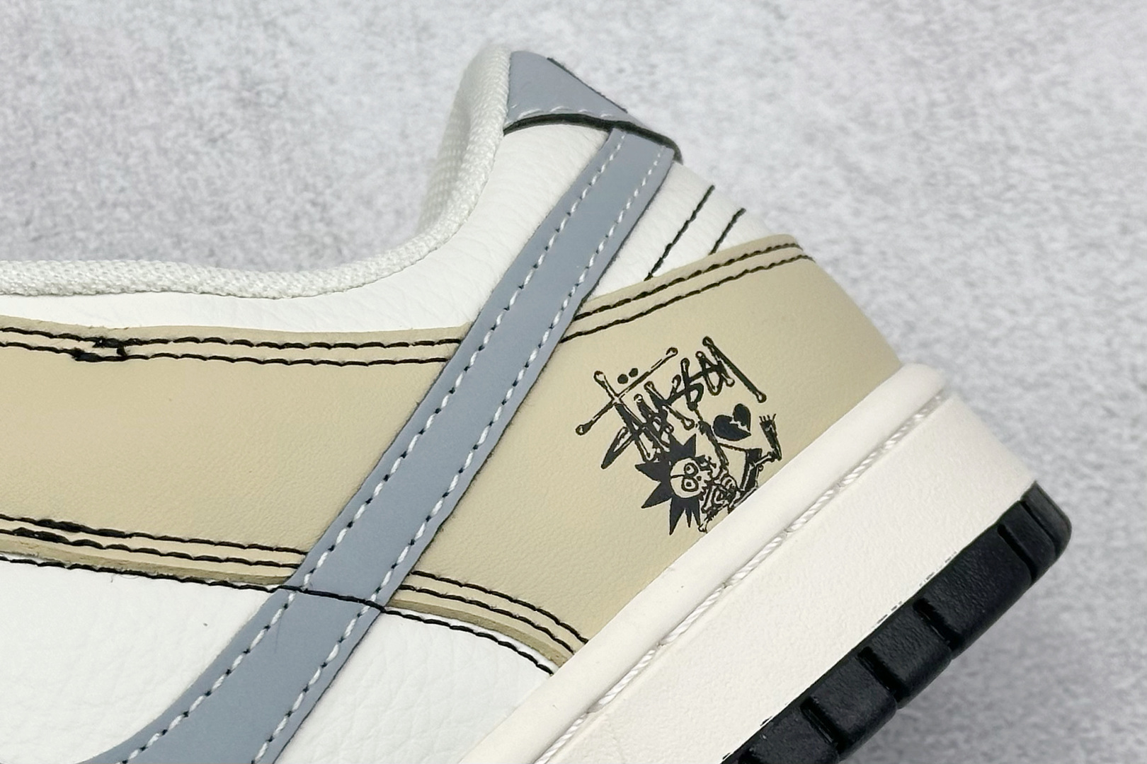 高版本牛货🐮区别市场垃级货🗯️同图不同价为版本不同 ✅ 390💰
Nike SB Dunk Low 斯图西联名
纯原大厂出品 极力推荐
原装头层材料 独家版型蒸餾加工
帶來的是更好的视觉和脚感体验
大厂纯原品质出货 清洁度
电绣工艺 皮料切割干净无任何毛边 细节完美
官方货号: BZ2501 103
尺码:36 36.5 37.5 38 38.5 39 40 40.5 41 42 42.5 43 44 44.5 45
编码:37