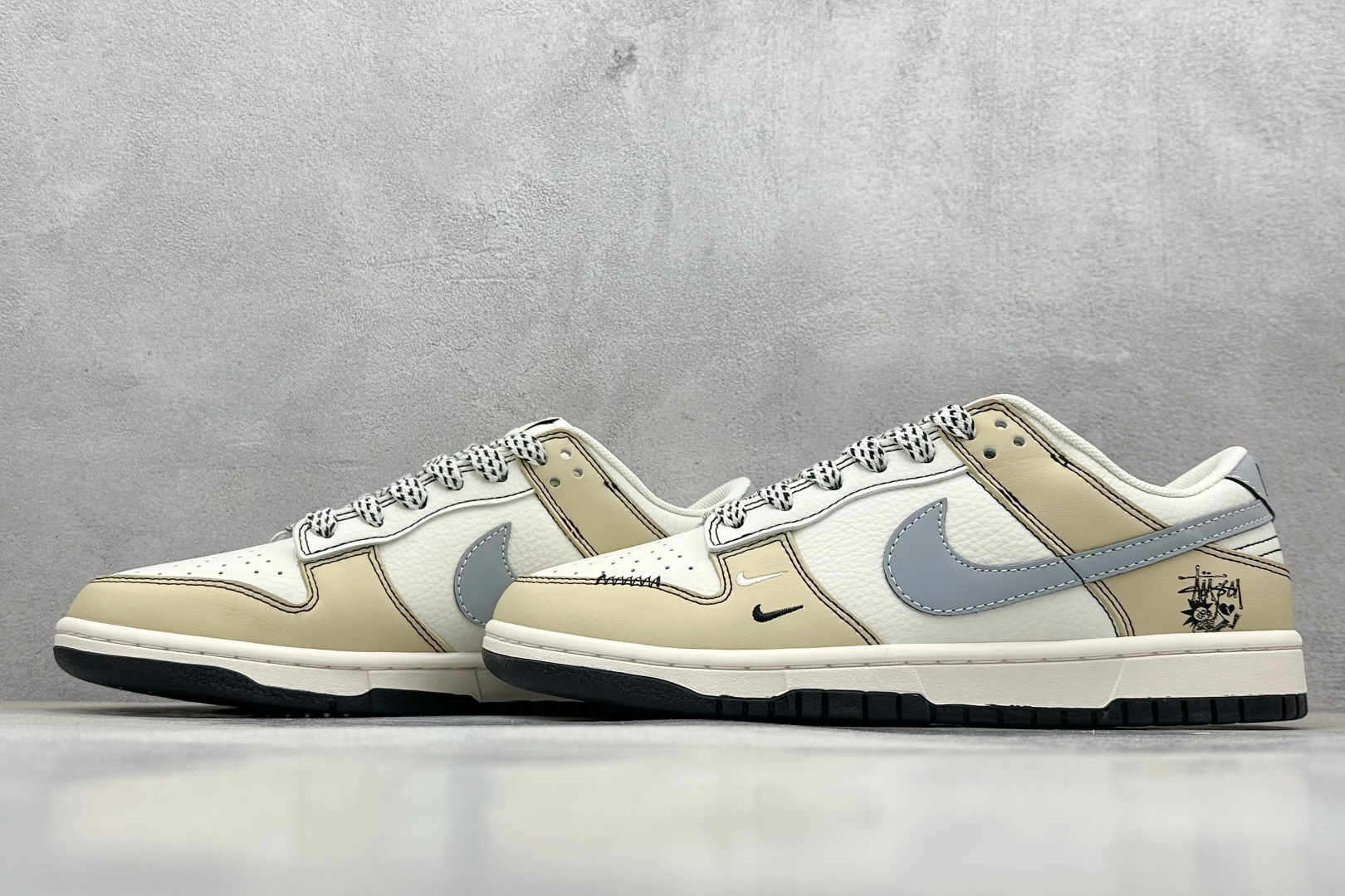 高版本牛货🐮区别市场垃级货🗯️同图不同价为版本不同 ✅ 390💰
Nike SB Dunk Low 斯图西联名
纯原大厂出品 极力推荐
原装头层材料 独家版型蒸餾加工
帶來的是更好的视觉和脚感体验
大厂纯原品质出货 清洁度
电绣工艺 皮料切割干净无任何毛边 细节完美
官方货号: BZ2501 103
尺码:36 36.5 37.5 38 38.5 39 40 40.5 41 42 42.5 43 44 44.5 45
编码:37