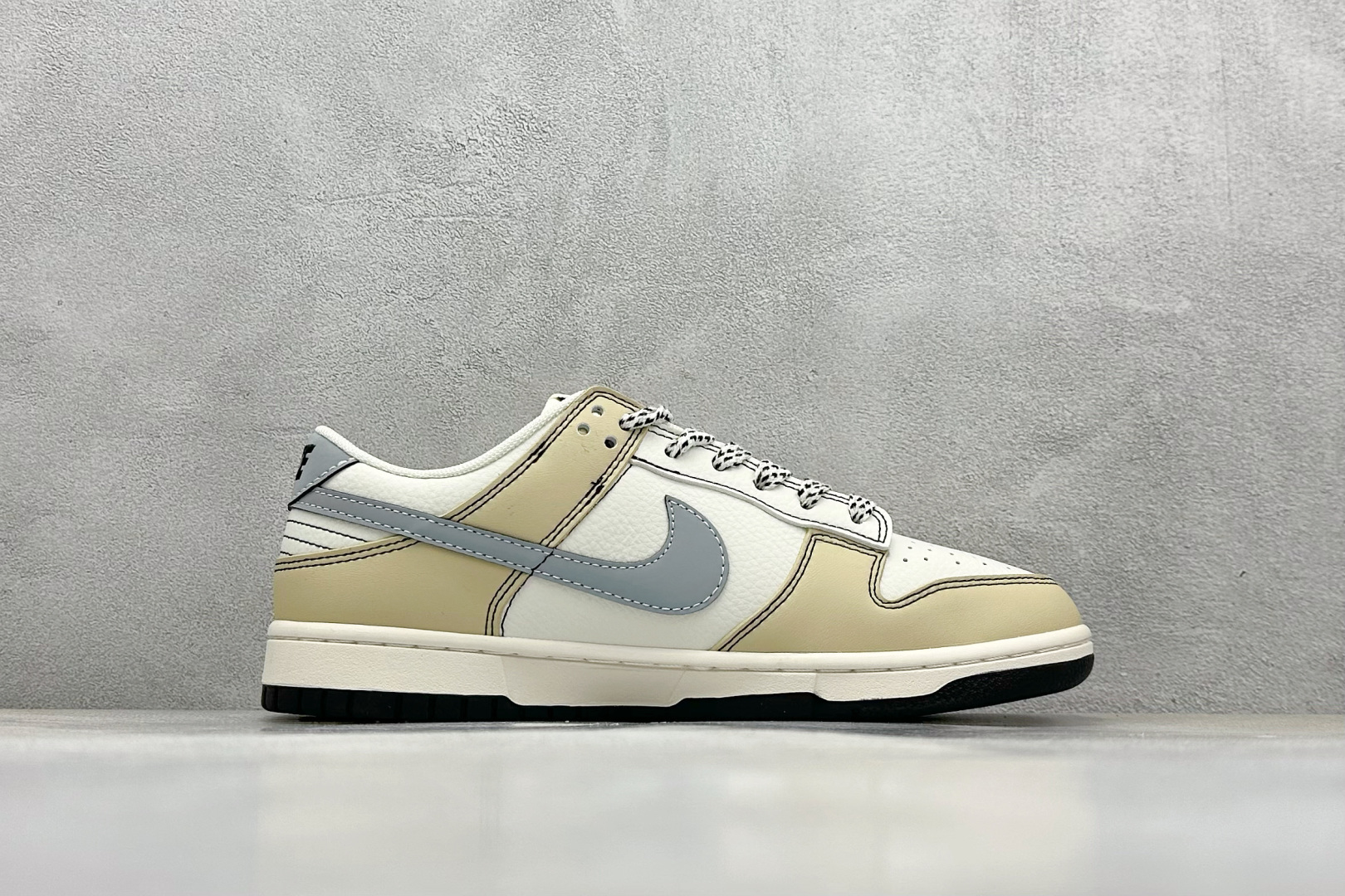 高版本牛货🐮区别市场垃级货🗯️同图不同价为版本不同 ✅ 390💰
Nike SB Dunk Low 斯图西联名
纯原大厂出品 极力推荐
原装头层材料 独家版型蒸餾加工
帶來的是更好的视觉和脚感体验
大厂纯原品质出货 清洁度
电绣工艺 皮料切割干净无任何毛边 细节完美
官方货号: BZ2501 103
尺码:36 36.5 37.5 38 38.5 39 40 40.5 41 42 42.5 43 44 44.5 45
编码:37