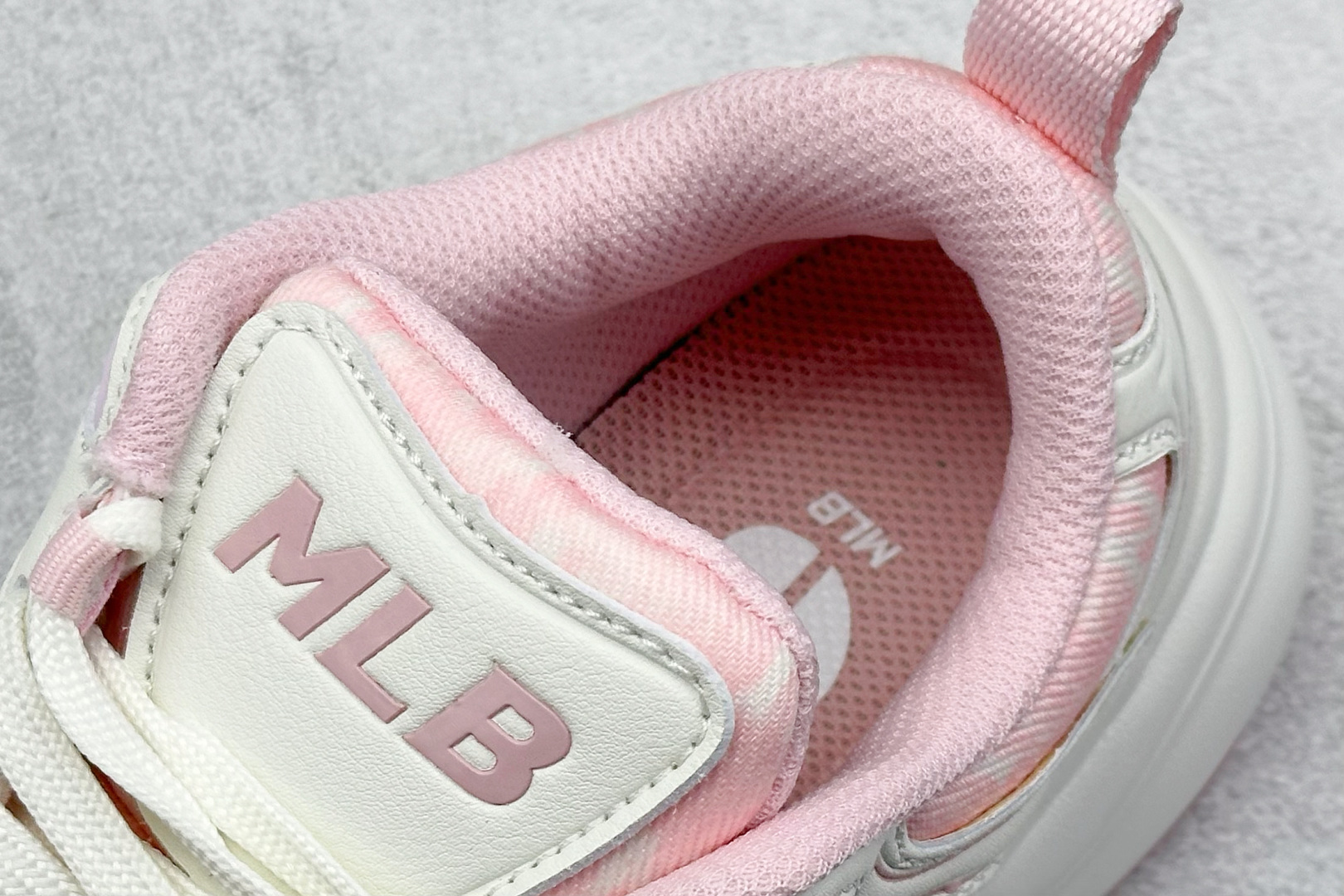  终端放店
NY版 MLB XLG Chunky 纽约洋基队老爹增高厚底跑步鞋 

货号：3ASHW04