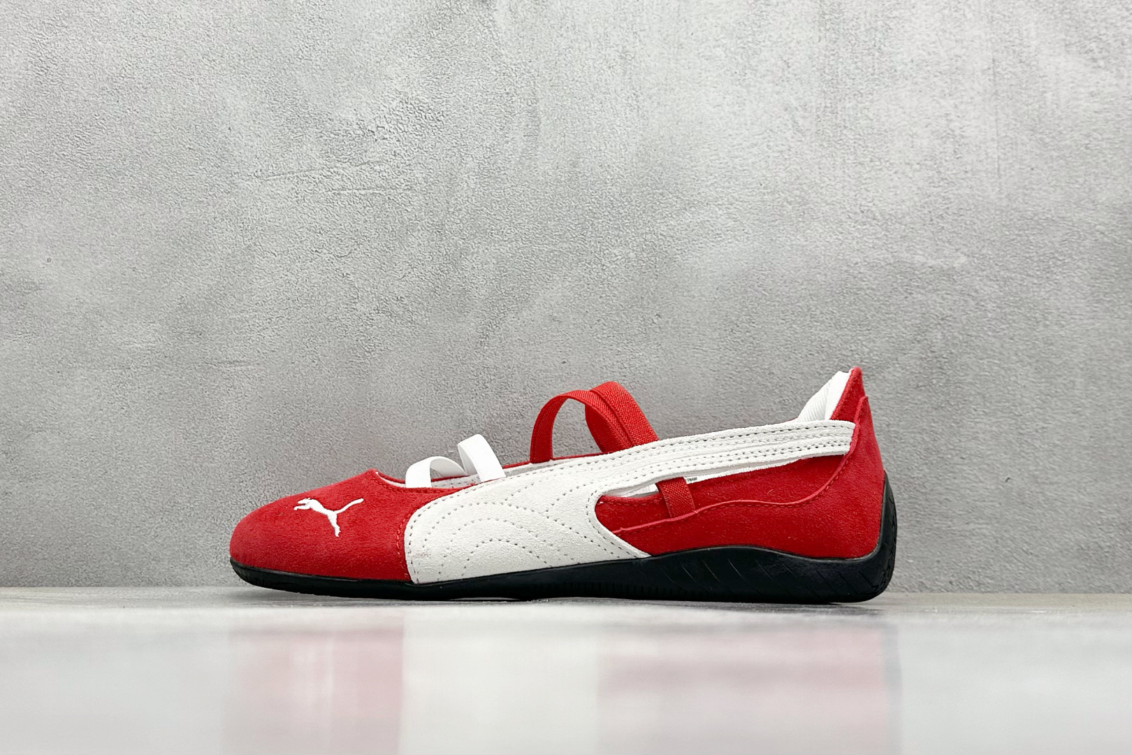  终端放店
XS版 PuMa Speedcat 舒适百搭 低帮 芭蕾鞋 
#朴彩英 rose 同款
配色