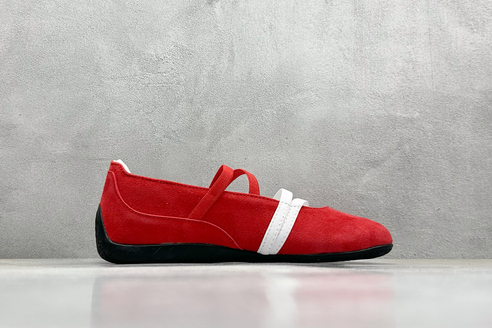  终端放店
XS版 PuMa Speedcat 舒适百搭 低帮 芭蕾鞋 
#朴彩英 rose 同款
配色