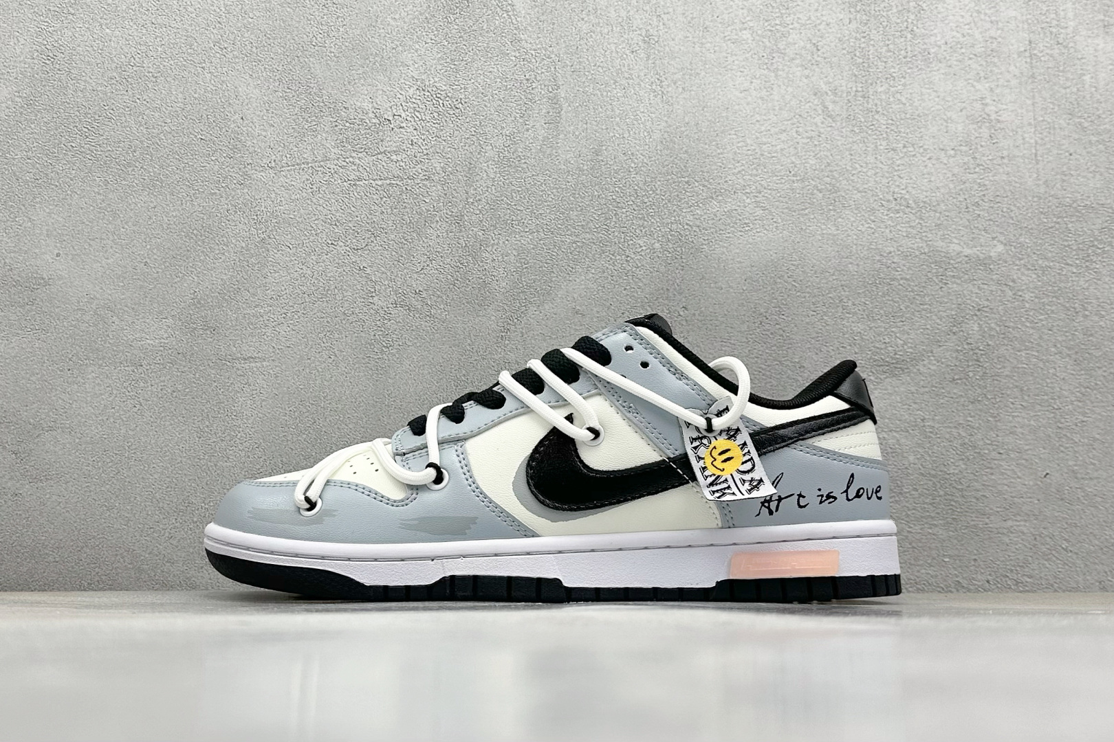  
FS版 Nike SB Dunk Low 爱的艺术
纯原大厂出品 极力推荐
原装头层材料 独家版型蒸