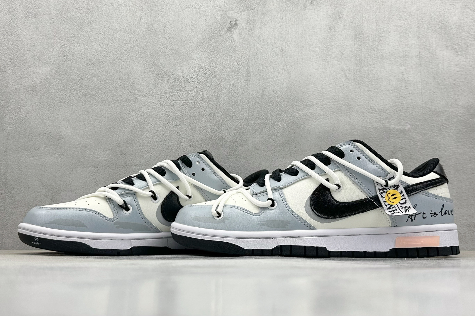  
FS版 Nike SB Dunk Low 爱的艺术
纯原大厂出品 极力推荐
原装头层材料 独家版型蒸