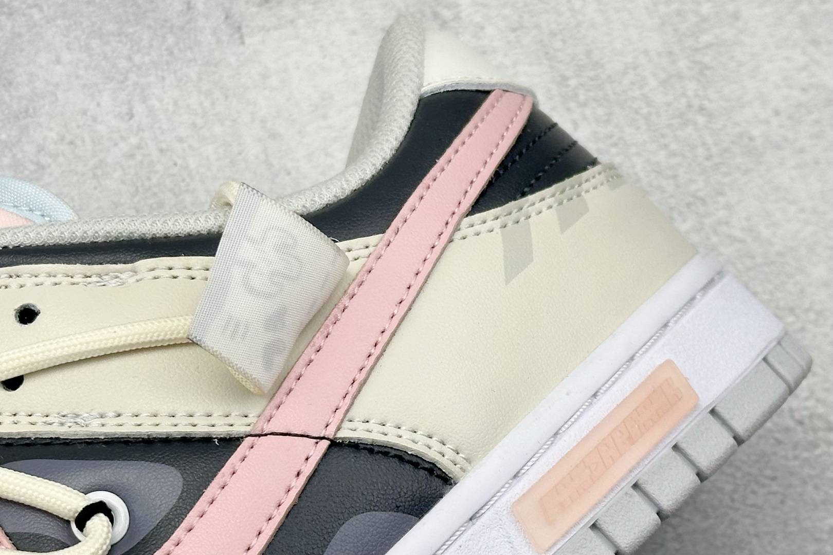  
FS版 Nike SB Dunk Low 粉红情郎
纯原大厂出品 极力推荐
原装头层材料 独家版型蒸