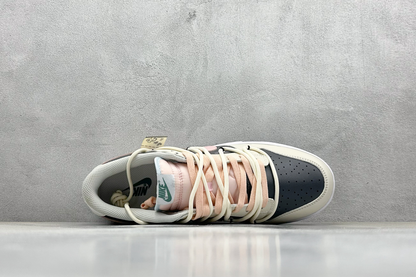  
FS版 Nike SB Dunk Low 粉红情郎
纯原大厂出品 极力推荐
原装头层材料 独家版型蒸
