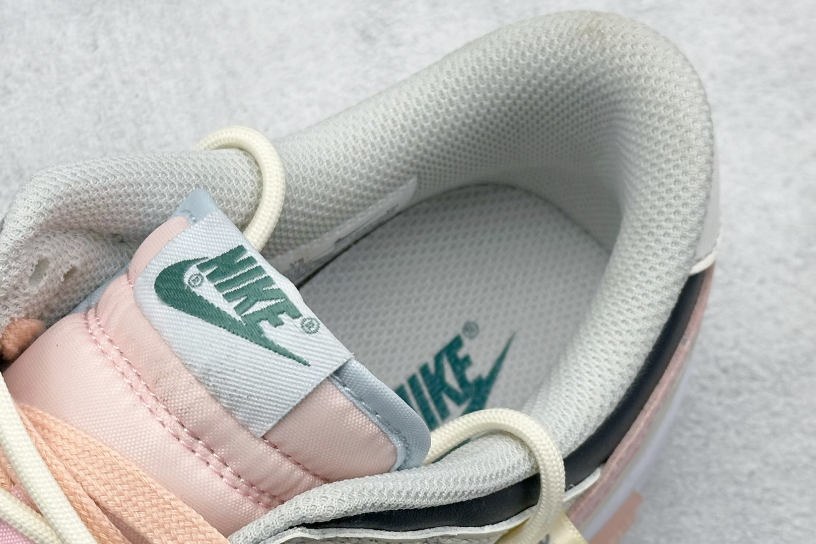  
FS版 Nike SB Dunk Low 粉红情郎
纯原大厂出品 极力推荐
原装头层材料 独家版型蒸