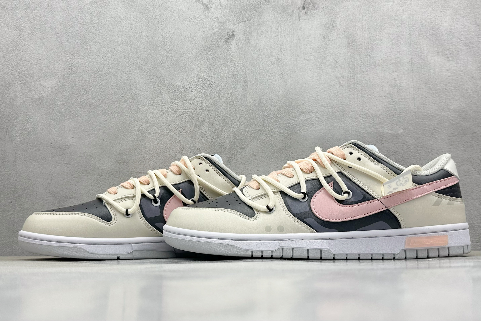  
FS版 Nike SB Dunk Low 粉红情郎
纯原大厂出品 极力推荐
原装头层材料 独家版型蒸