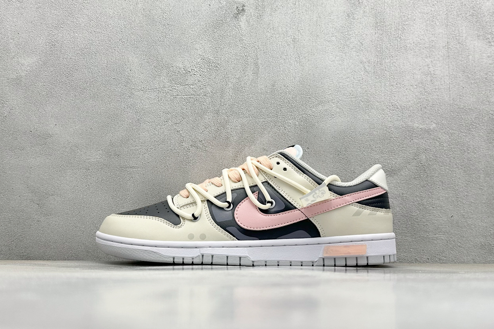  
FS版 Nike SB Dunk Low 粉红情郎
纯原大厂出品 极力推荐
原装头层材料 独家版型蒸