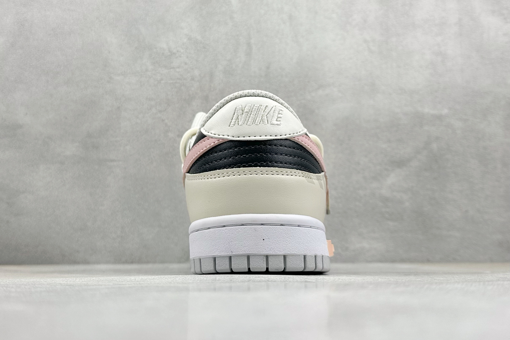  
FS版 Nike SB Dunk Low 粉红情郎
纯原大厂出品 极力推荐
原装头层材料 独家版型蒸