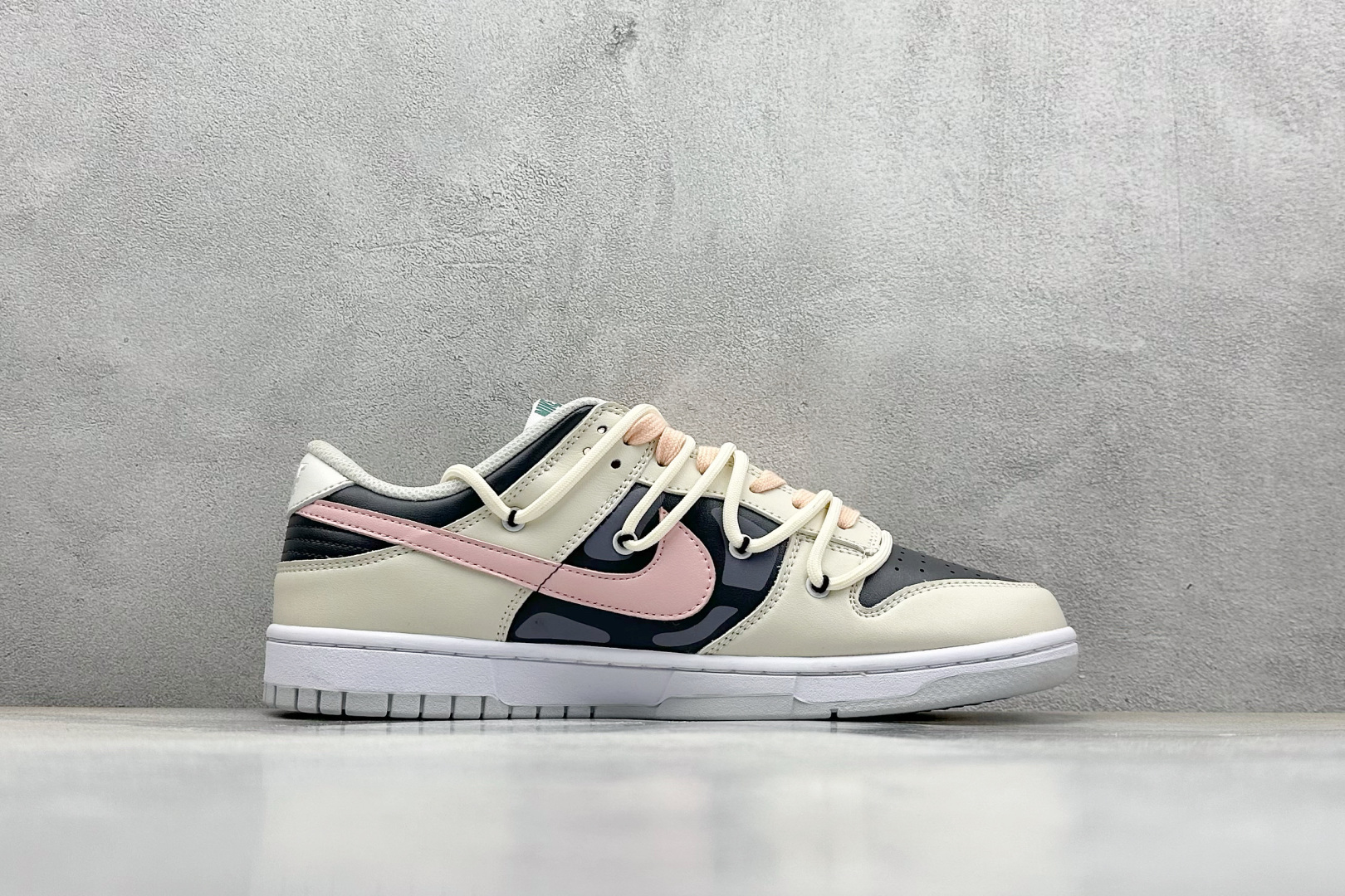  
FS版 Nike SB Dunk Low 粉红情郎
纯原大厂出品 极力推荐
原装头层材料 独家版型蒸