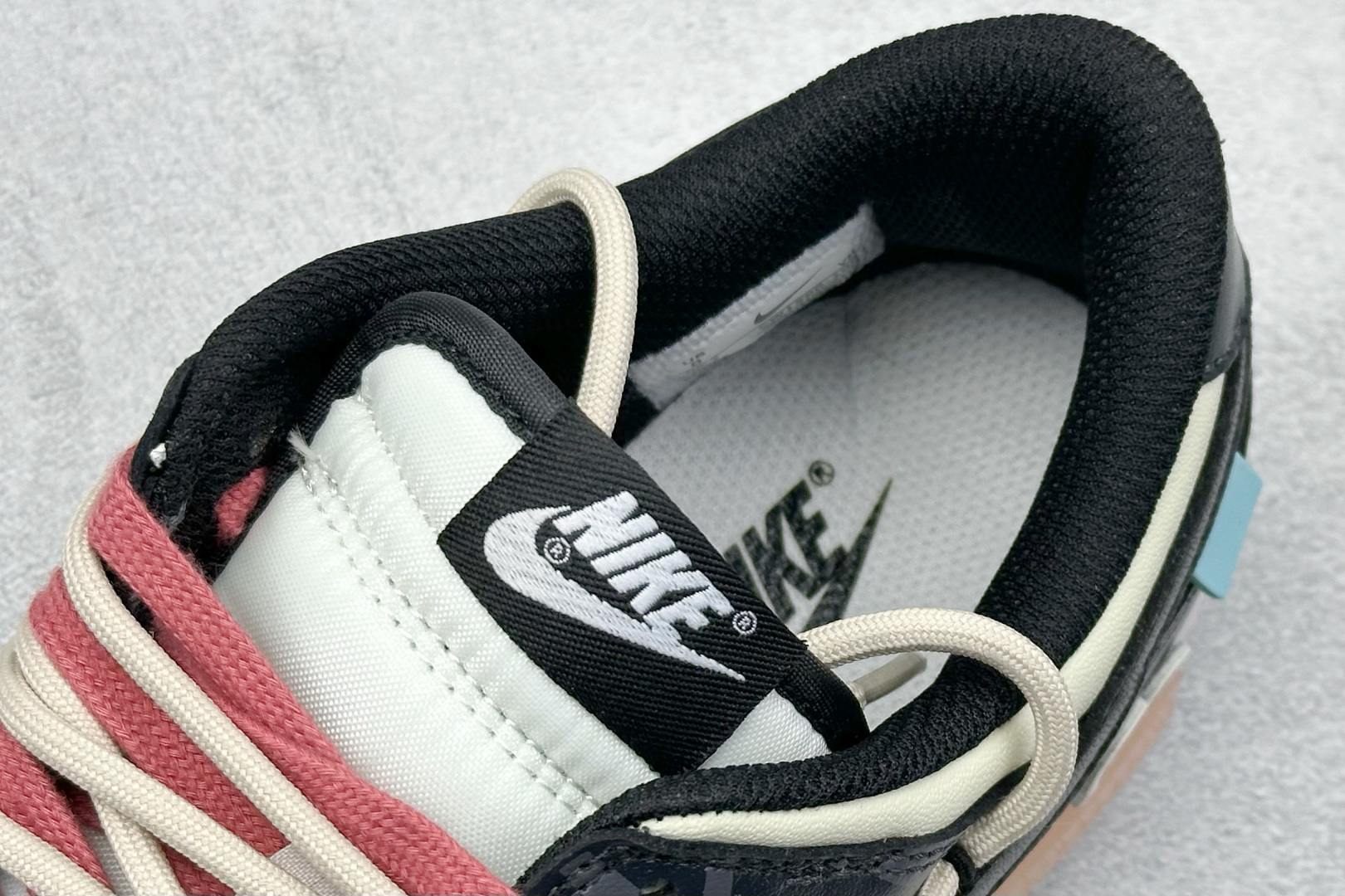  
FS版 Nike SB Dunk Low 迷幻爱
纯原大厂出品 极力推荐
原装头层材料 独家版型蒸餾