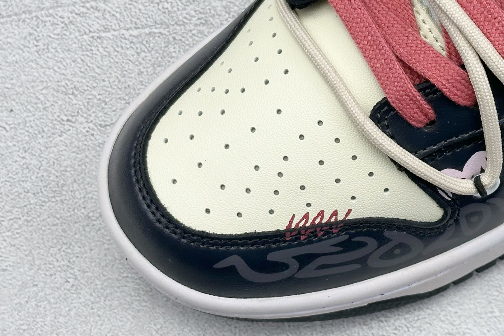  
FS版 Nike SB Dunk Low 迷幻爱
纯原大厂出品 极力推荐
原装头层材料 独家版型蒸餾