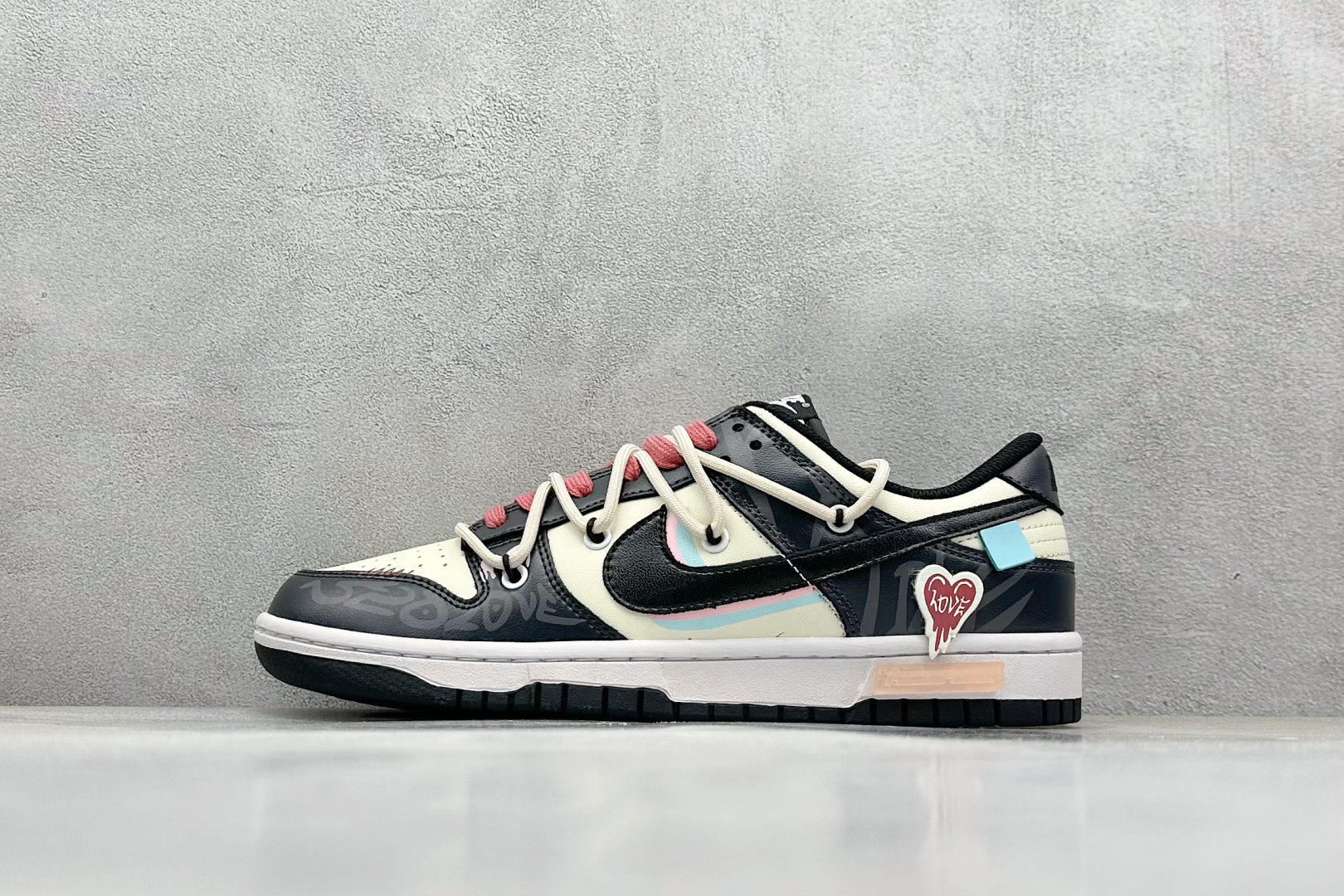  
FS版 Nike SB Dunk Low 迷幻爱
纯原大厂出品 极力推荐
原装头层材料 独家版型蒸餾