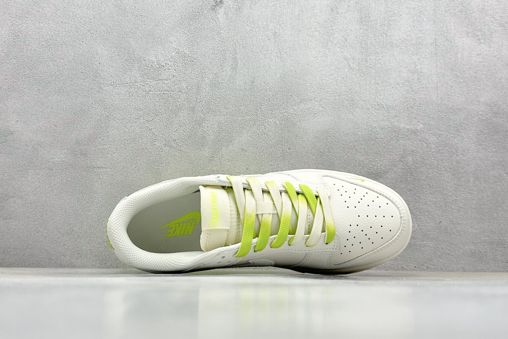  
XC版 Nike SB Dunk Low x Supreme 白绿三小钩
纯原大厂出品 极力推荐
原