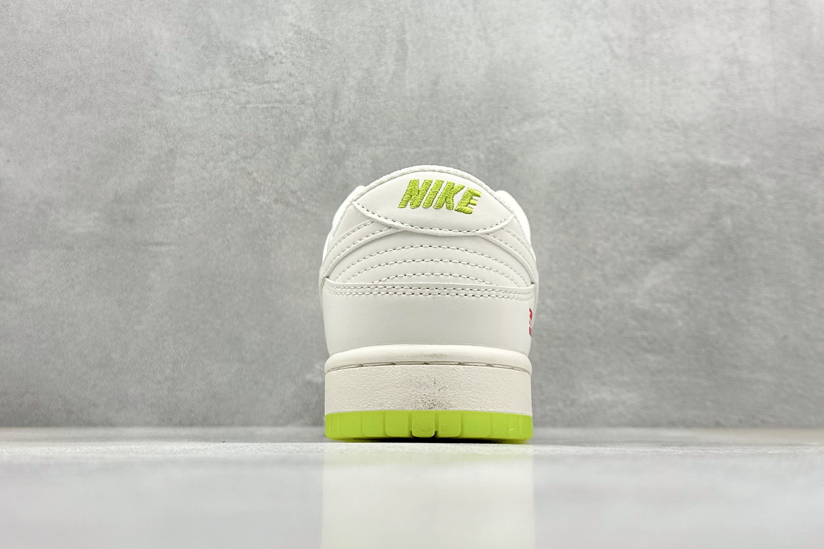  
XC版 Nike SB Dunk Low x Supreme 白绿三小钩
纯原大厂出品 极力推荐
原