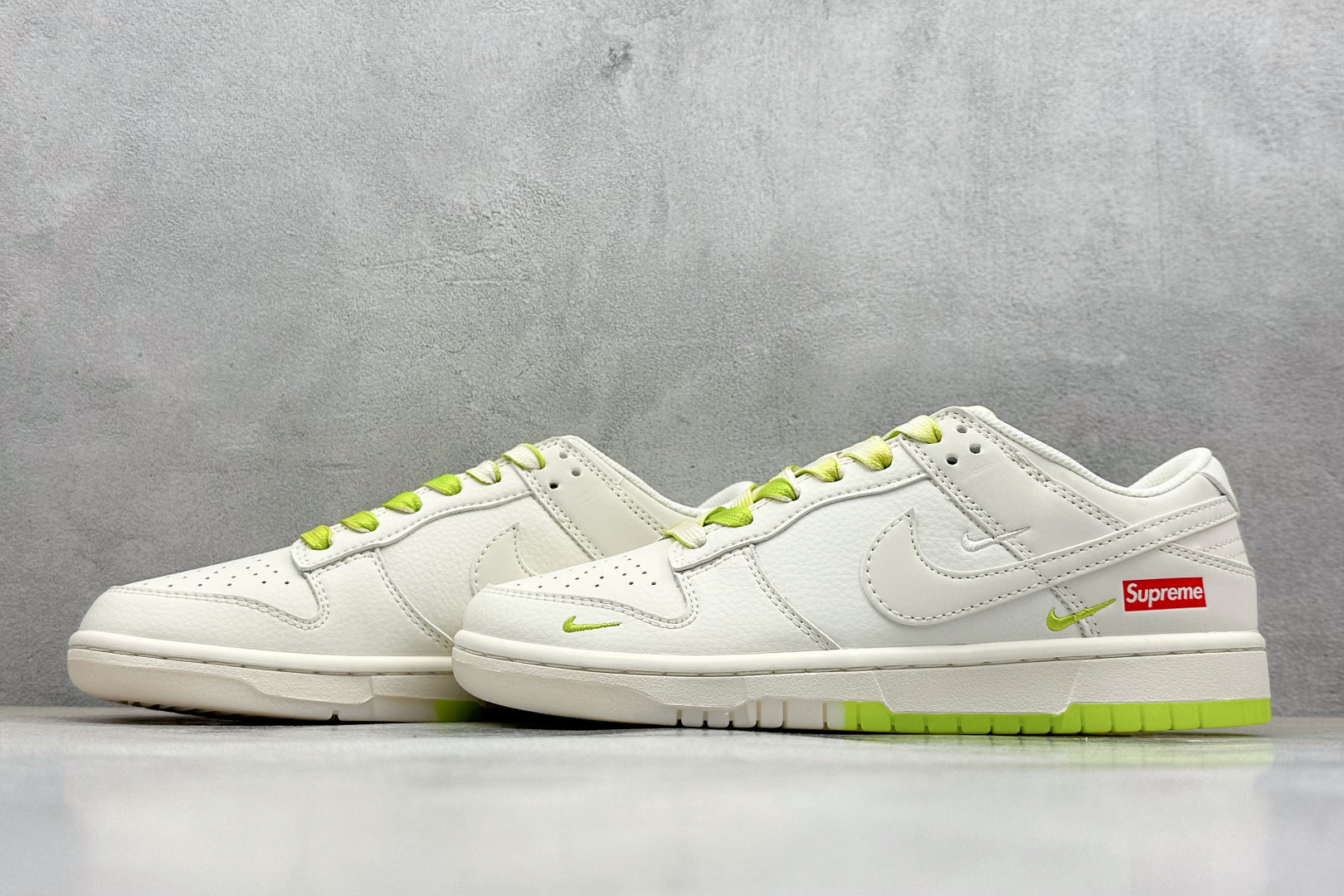  
XC版 Nike SB Dunk Low x Supreme 白绿三小钩
纯原大厂出品 极力推荐
原