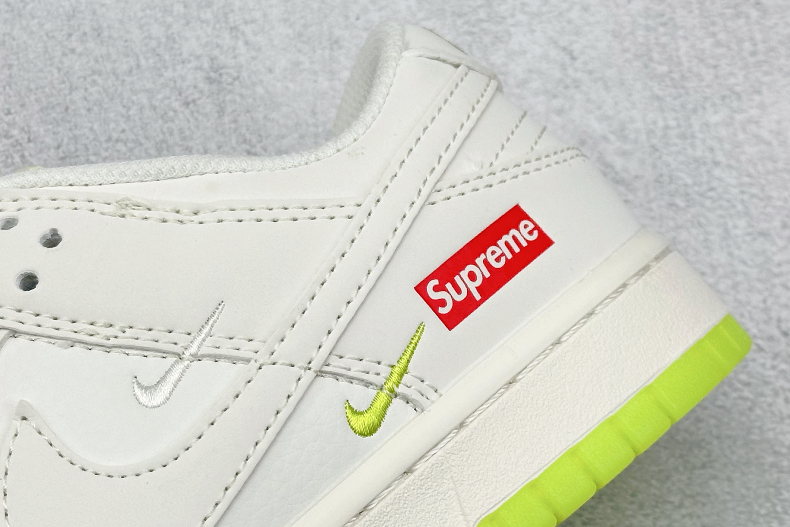  
XC版 Nike SB Dunk Low x Supreme 白绿三小钩
纯原大厂出品 极力推荐
原