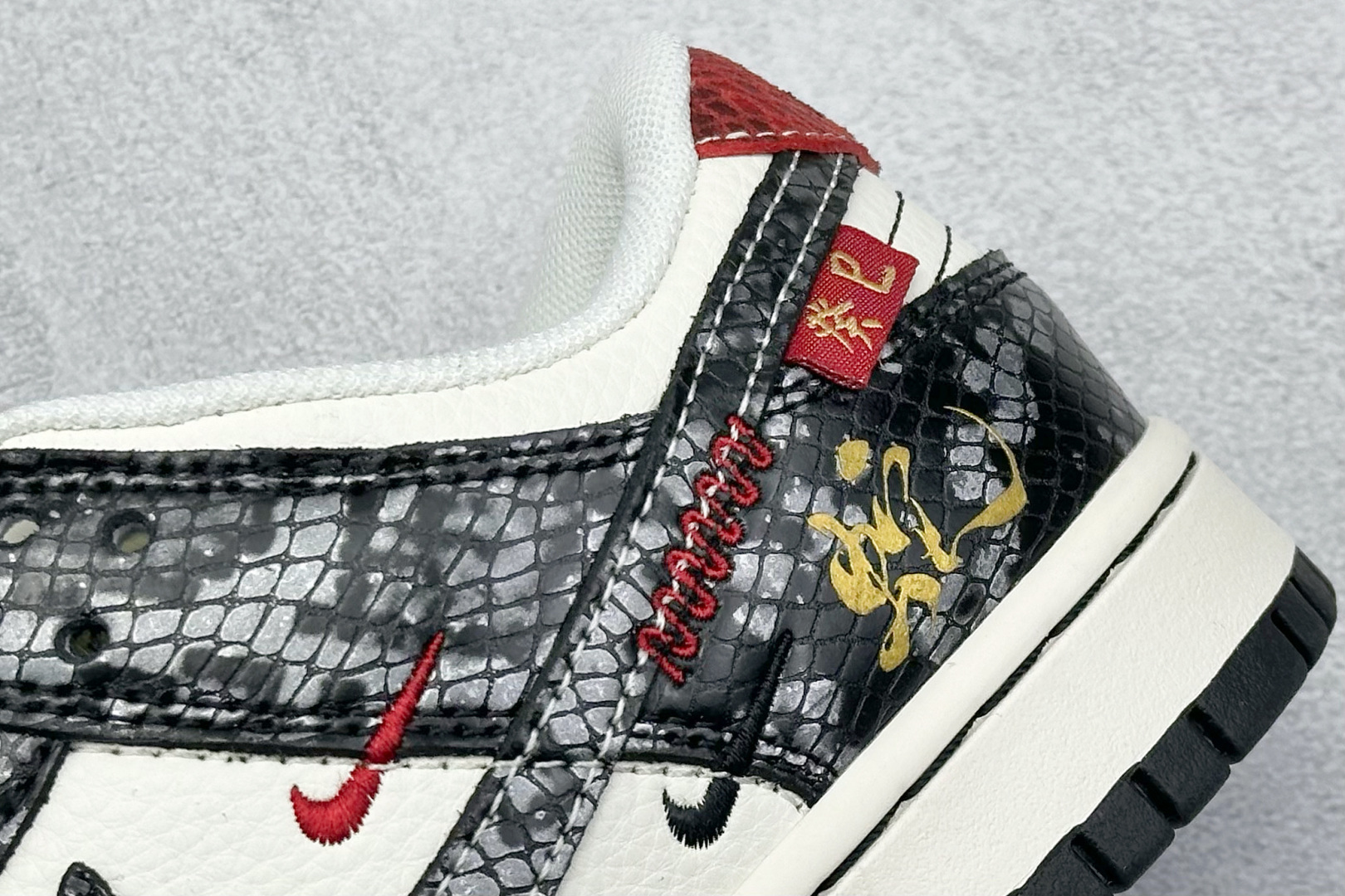  
XC版 Nike Air Force 1'07 Low 蛇年系列 银鳞银勾 周年高端定制 低帮休闲板