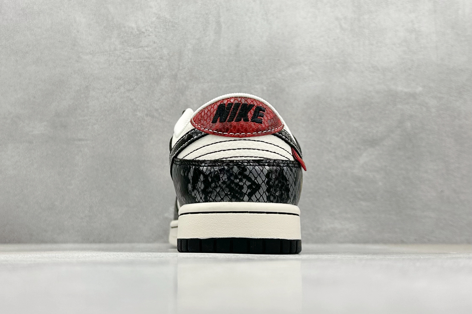  
XC版 Nike Air Force 1'07 Low 蛇年系列 银鳞银勾 周年高端定制 低帮休闲板