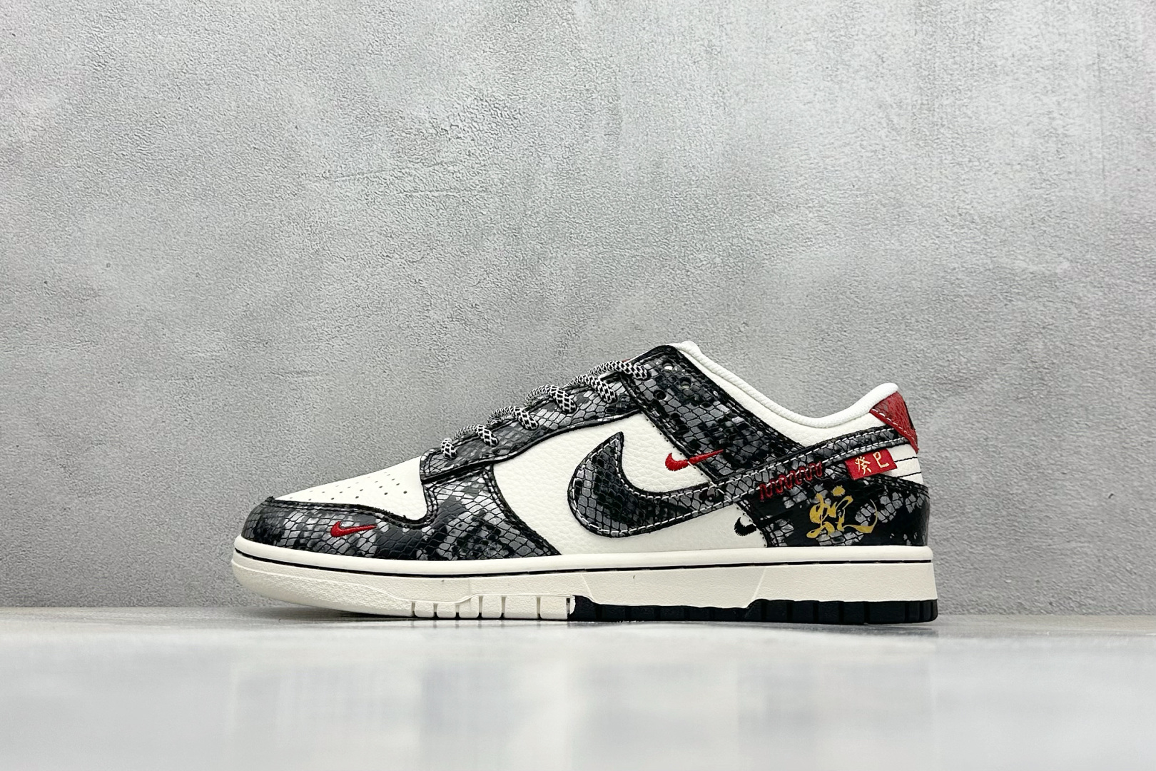  
XC版 Nike Air Force 1'07 Low 蛇年系列 银鳞银勾 周年高端定制 低帮休闲板