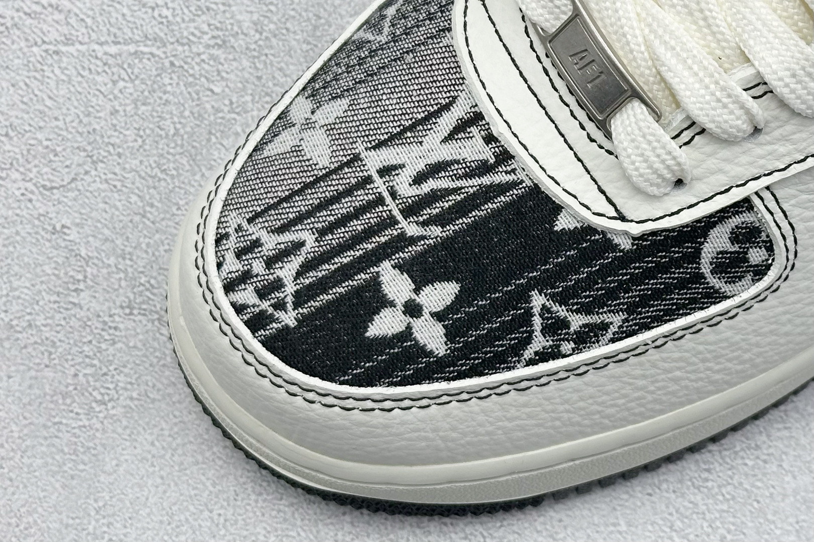  
SC版 Nike Air Force 1 Low 07 x Louis Vuitton 白黑
原楦头