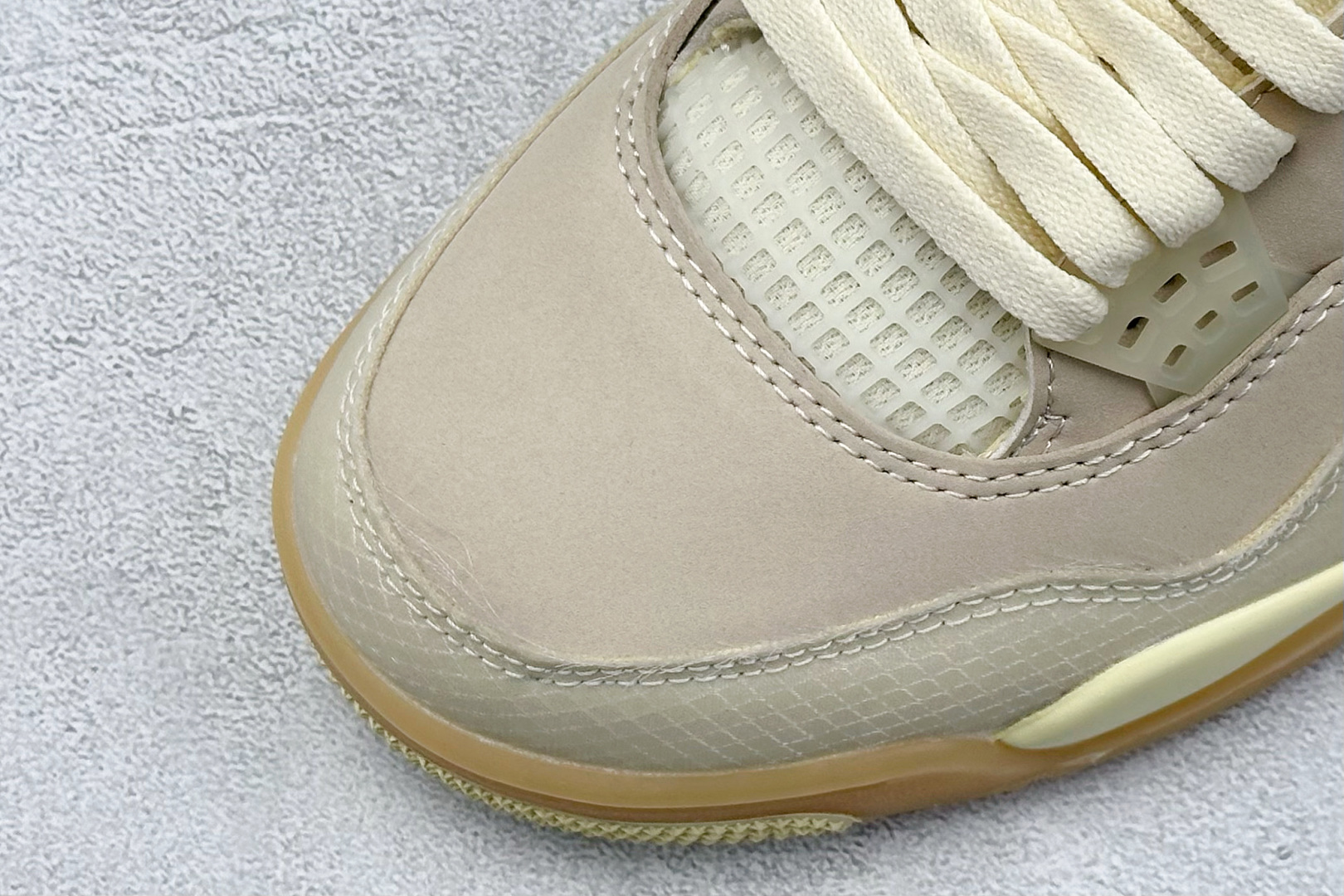  终端放店
F性价比 Air Jordan AJ4 Retro OW
原楦原纸板同源开发 完美呈现乔4的